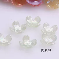 Светло -серого зеленого цвета