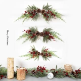 Рождественское цветочное кольцо рождественское виноградная стена висят рождественская елка, висящая ювелирная сцена.