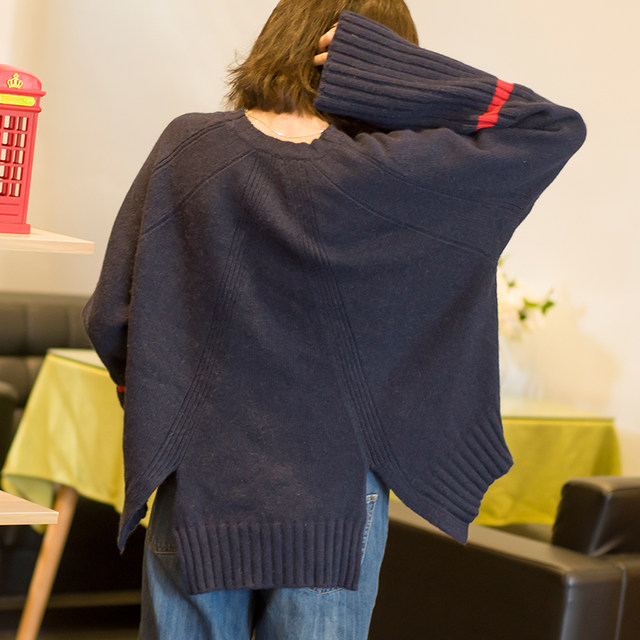 81,239 ຢວນ ຈັດສົ່ງຟຣີ ເສື້ອຢືດຜ້າຂົນຫນູ Thickened Loose Style Extra Long Sleeve Irregular Hem Round Neck Pullover Woolen Jacket