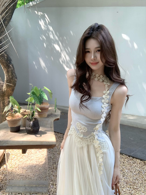 Muzi Li's Li ອອກແບບ lace embroidery stitching stretch knit top square neck outer camisole women's summer