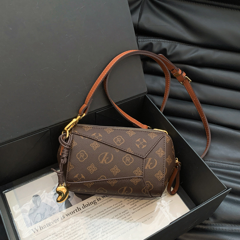 Cross-Border High-End Small Crossbody Bag for Women, Vintage Pattern Small Bag, 2026 New Model, Fashionable Geometric Bag, Crossbody Bag, Foreign Trade