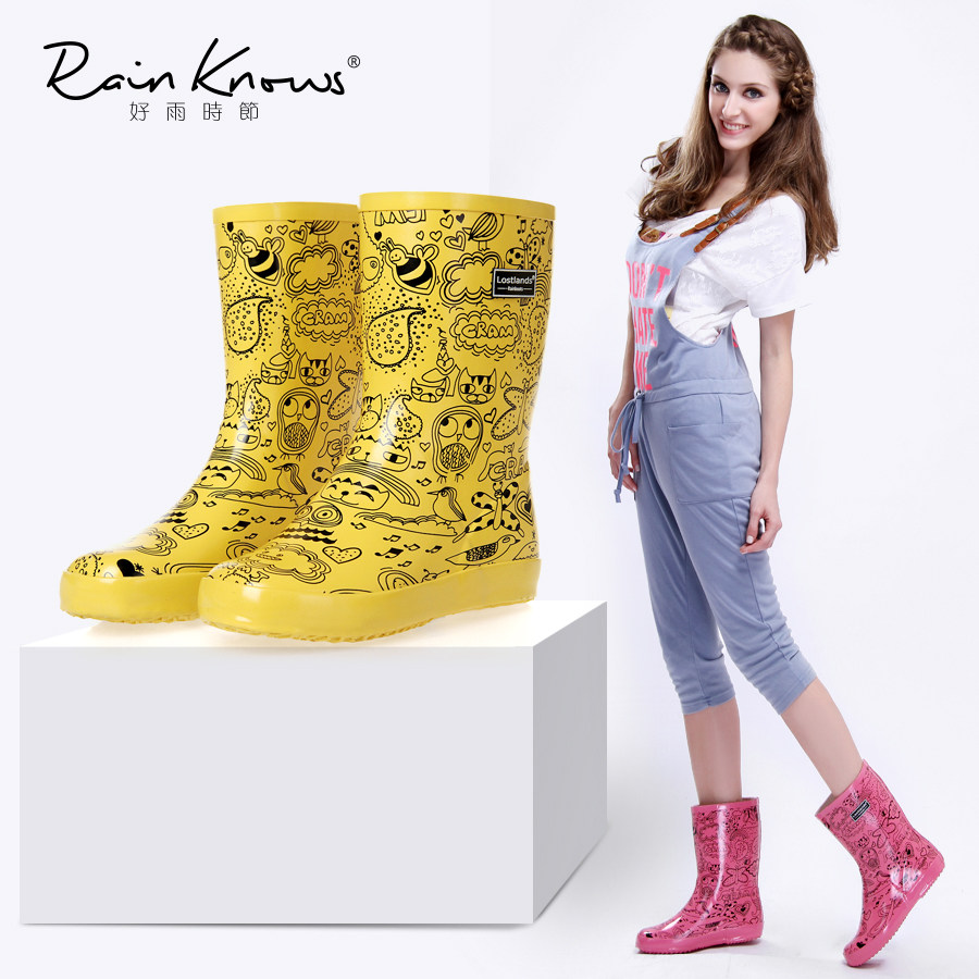 Good rain season, autumn and winter rubber Women's rain shoes, cartoon graffiti rain boots, water shoes, cool street optional warm