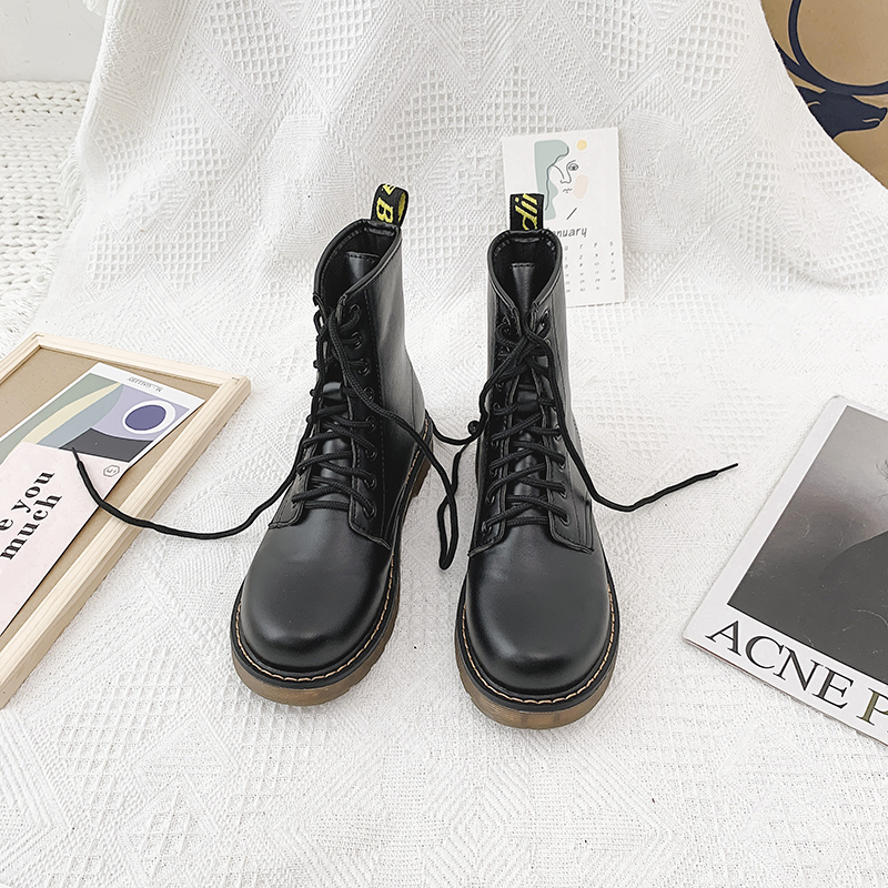 Black show feet small Martin boots women 2022 new hundred matching skirt short boots trendy ins net red thin boots women