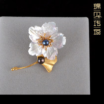 Jinbei legend Italian hand-made custom shell copper cross 24k gold chest bracket Shell brooch pendant Socialite gifts