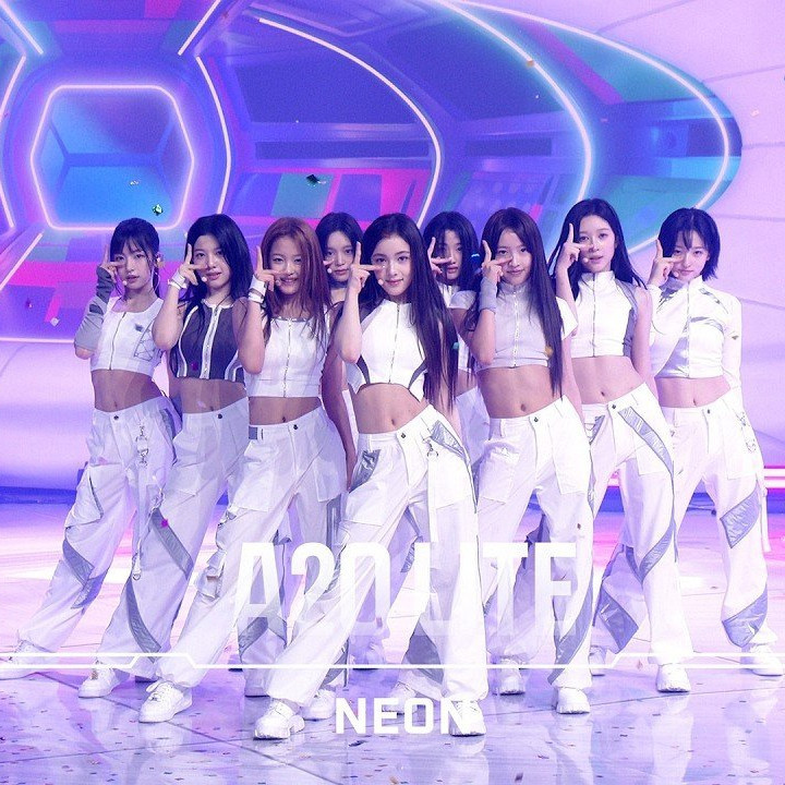 A2O Lite Korean Girl Group's Same Style Neon Street Dance Jazz Dance Performance Outfit Crop Top Student Dance Set A2O Lite Korean Girl Group's Same Style Neon Street Dance Jazz Dance Performance Outfit Crop Top Student Dance Set