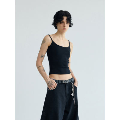 PEOPLESENSE simple and basic, versatile and slimming halter top in solid color, paired with a sleeveless vest as a base layer