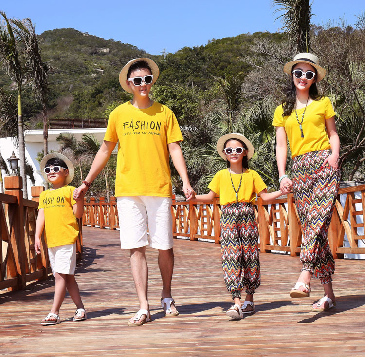 Mùa hè thân thiện với gia đình 2018 làn sóng mới gia đình ba kỳ nghỉ bãi biển phù hợp với gia đình mẹ và con gái áo đẹp mẹ và bé gái