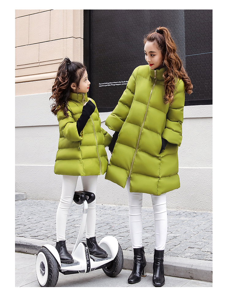 Áo khoác nỉ cho bé mùa đông 2018 mới có đệm bông mùa đông cho mẹ và áo khoác cotton cho bé gái trong phần dài của phiên bản hàn quốc mùa đông váy trễ vai mẹ và bé