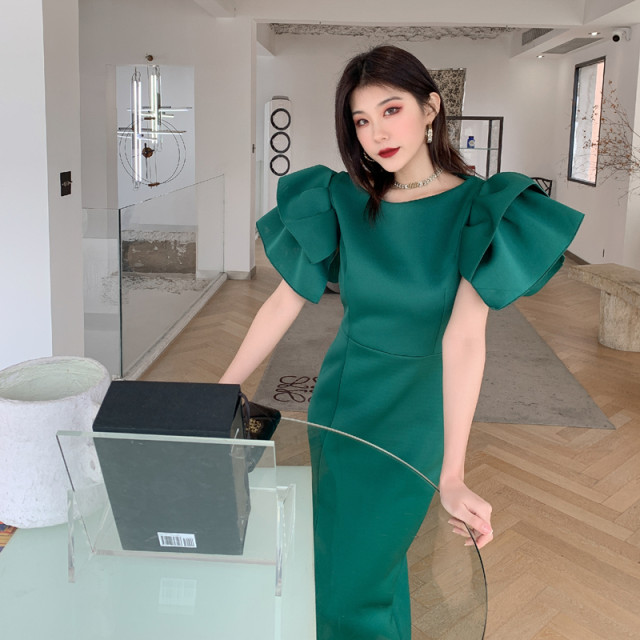 Design sense three-dimensional ruffle sleeve long small dress 2022 spring new niche hem slit dress annual meeting