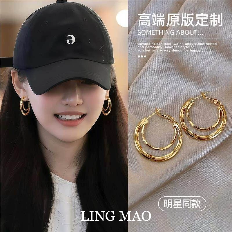 Золотые серьги, стиль легкой роскоши, стиль высокого качества, яркий запоминающийся стиль