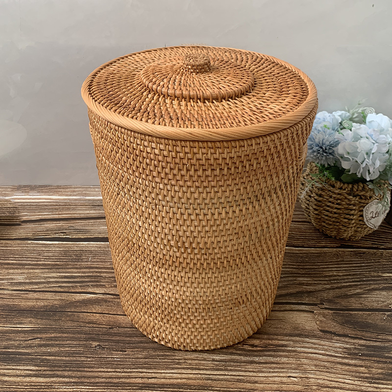 Rattan Trash Can with Lid for Home Living Room, Nordic Bedroom Storage, American Retro Style, Natural Wood Wabi-Sabi Style Wastebasket