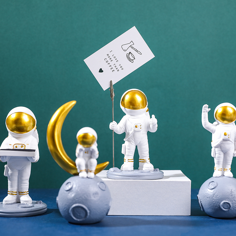 Astronaut astronaut sticky note clip annual meeting gift mobile phone rack creative desktop decoration watch rack birthday gift