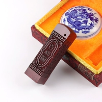 Верхнее отверстие красного сандалового байфу отправляет пуд