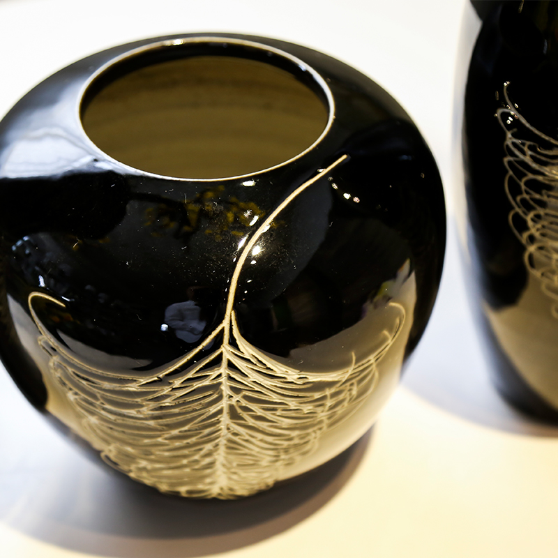 Jingdezhen ceramic vase creative contracted sitting room mesa adornment flowers flower implement big move black feathers furnishing articles
