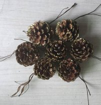 Heidi Christmas window pendant Christmas gift 4CM primary color pine cone with golden glitter trim (7 pieces)