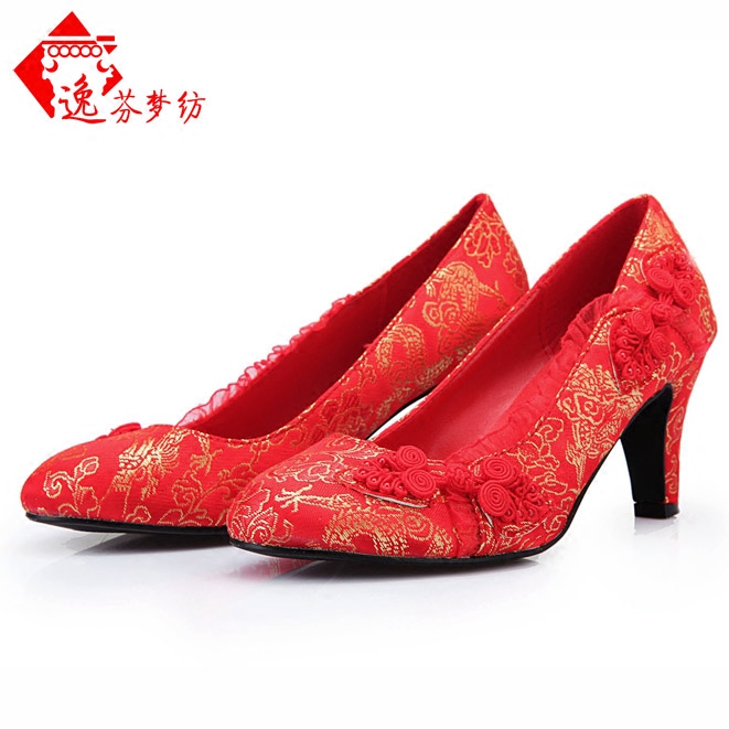 Chinese wedding shoes women's 2021 spring and summer new red dragon and phoenix hanging shoes thick heel bridal shoes double happiness embroidered dragon and phoenix shoes