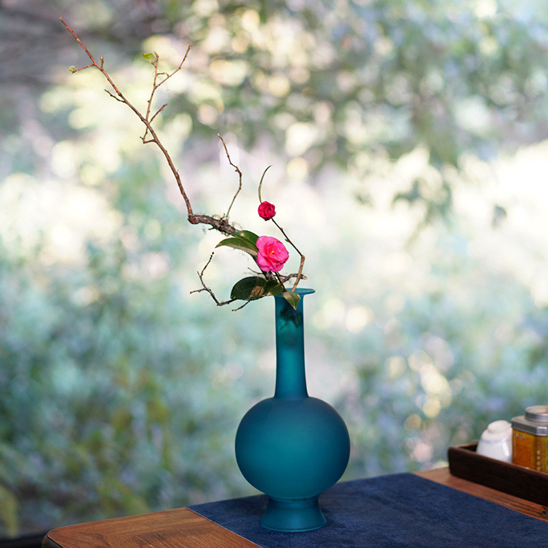 Natural Home Preferred Retro Day Style Blue Transparent Glass Vase Pendulum with flower arrangement minimalist modern Zen flower arrangements