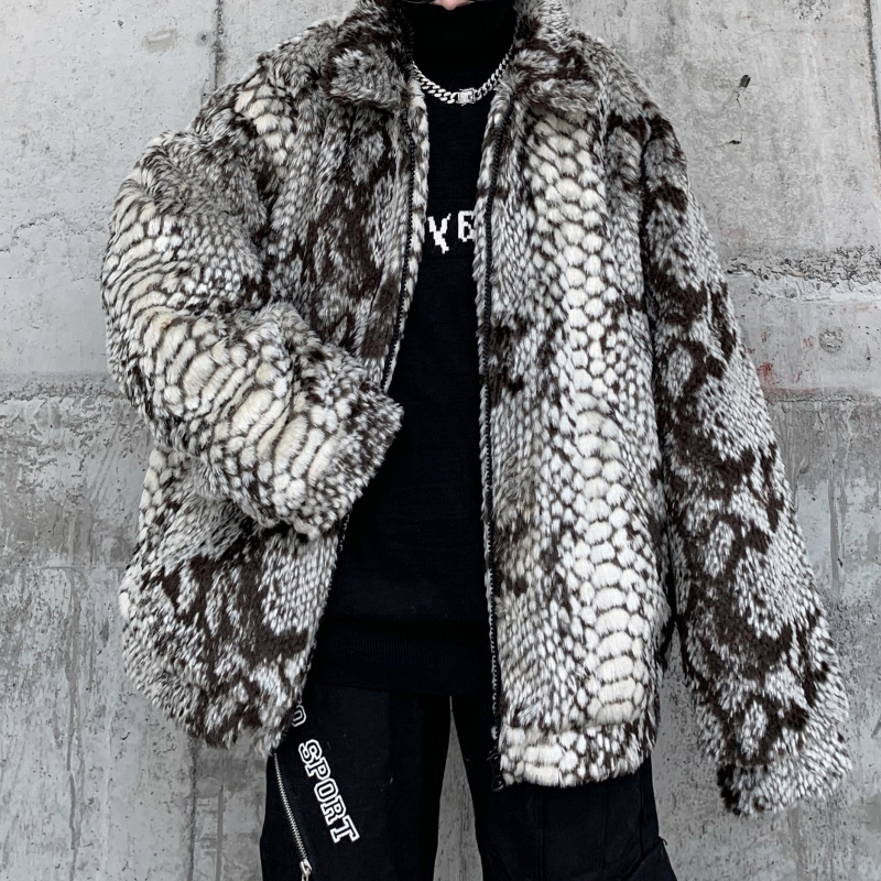 Autumn and Winter Trendy Faux Fur Snake Print Quilted Jacket for Men, Lamb Wool Plush Coat, Street-Style Retro Cotton Jacket, Loose Fit for Couples Autumn and Winter Trendy Faux Fur Snake Print Quilted Jacket for Men, Lamb Wool Plush Coat, Street-Style Retro Cotton Jacket, Loose Fit for Couples