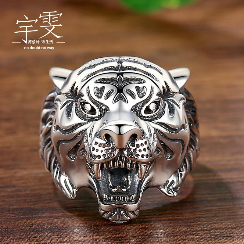 Tiger head ring vibrato with the same silver and white tiger personality ring male tide domineering fashion open tiger head index finger ring