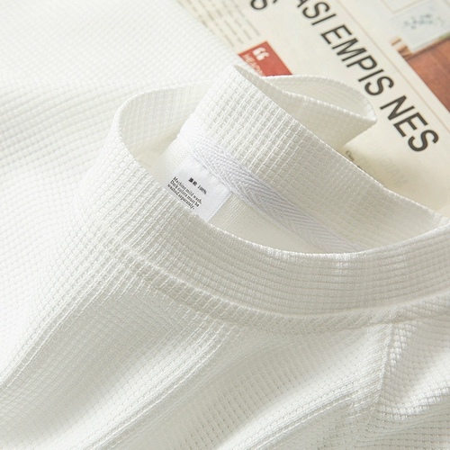 Белая летняя однотонная приятная телу футболка с коротким рукавом