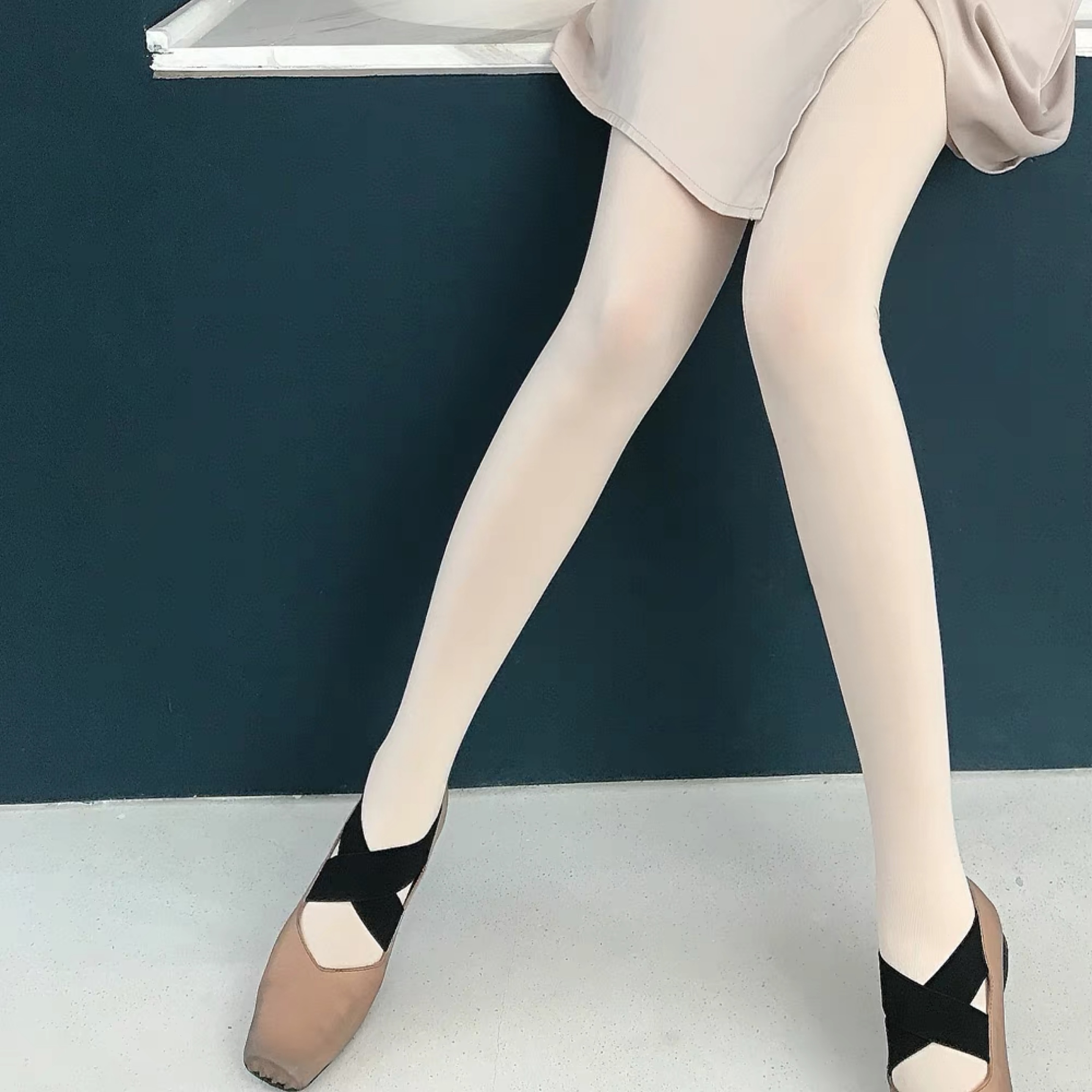 Late and late same style Japanese spring and autumn plus velvet milk white pantyhose thickened warm stockings lace ballet JK stockings women