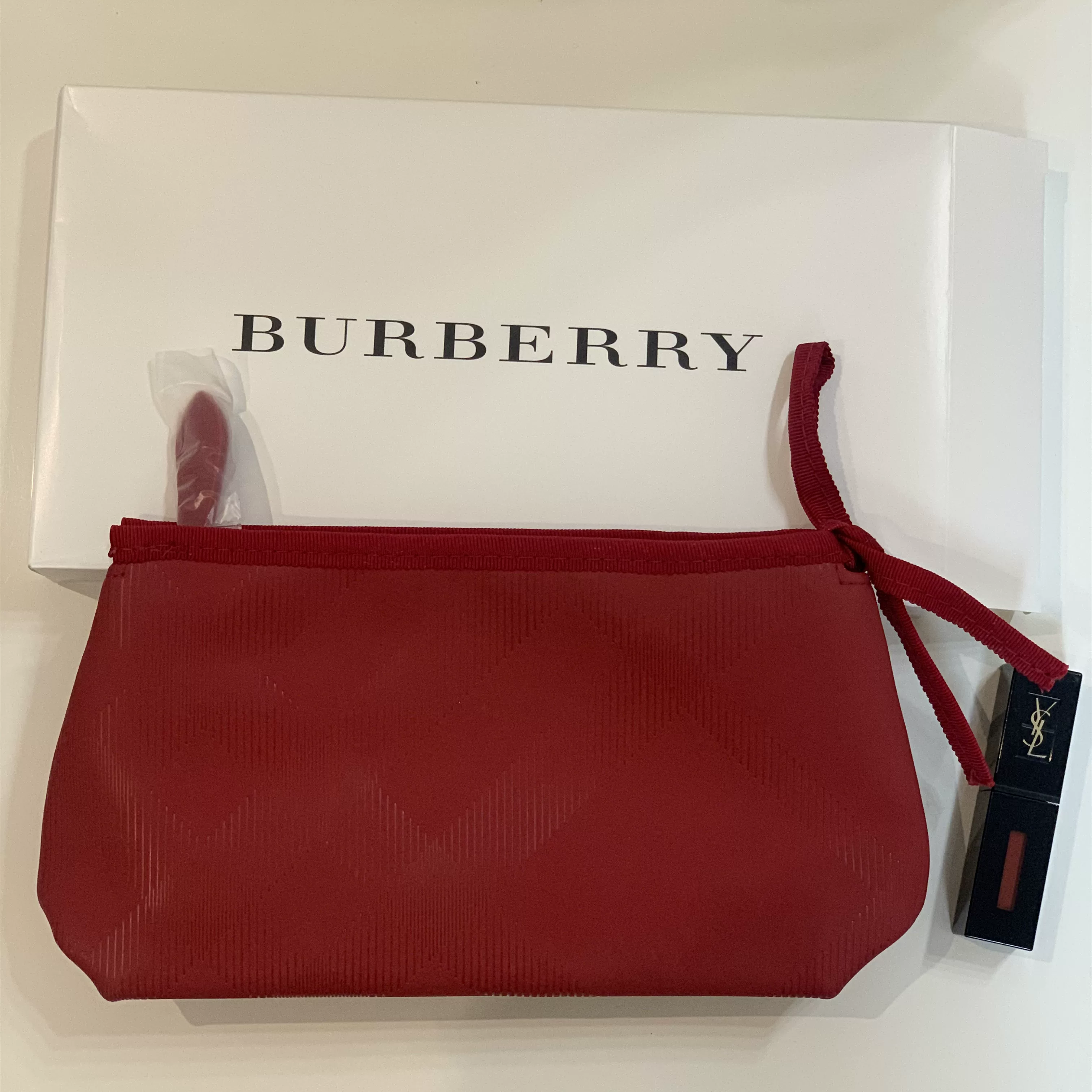 Страна сейчас Луо Идио Burberry Armani Amani Clarinus Lancome и другие бренды косметичек