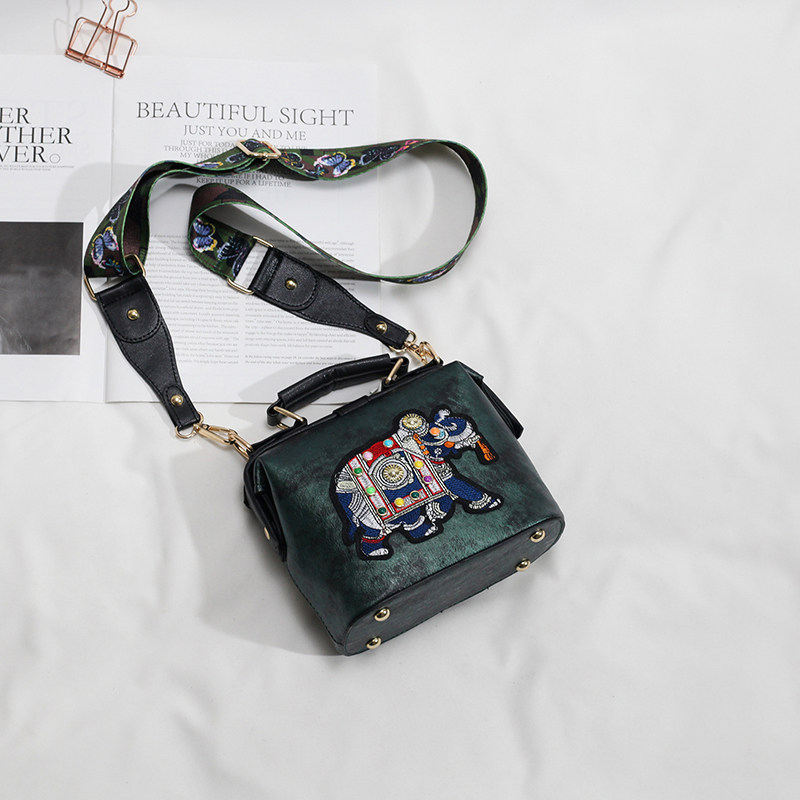 Singapore Light Extravagant Brands Women's Bags Official 2021 New Summer Single Shoulder Sloped Satchel Women's Large Capacity Fashion