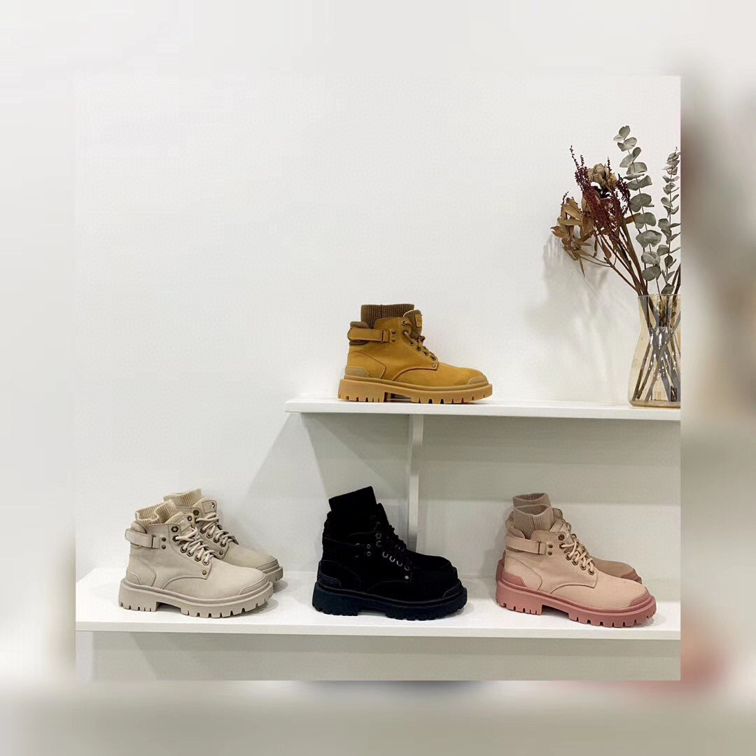 Fur integrated snow boots woman 2022 New foreign winter thick bottom cotton shoes gush thickened Martin boots socks boots