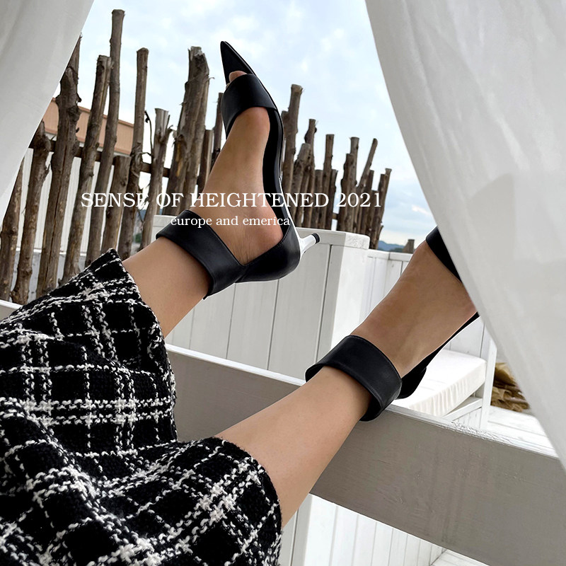 Ex-boyfriend Pointy Sandals Woman 2022 Summer New Fashion word with magic sticker cat heel leather 100 lap sandals