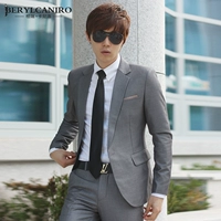 Один пряжка с плоским воротником серой пиджак