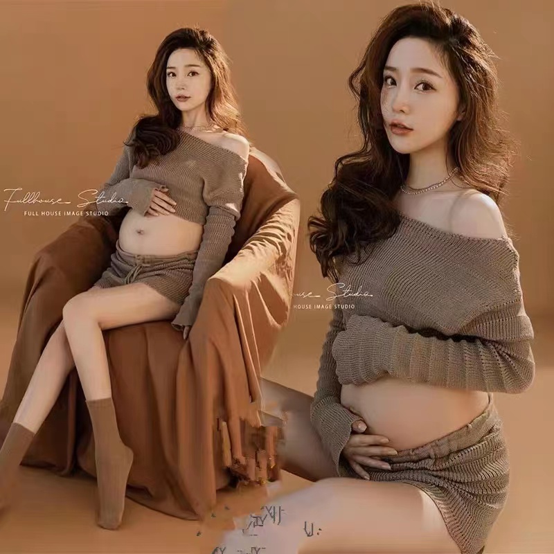 Pregnant woman taking photos of clothing and photo-surrogacy Photopregnancy Big belly Write Genuine Knit Cozy Home Pregnant Woman Photos at Home Photo-Taobao