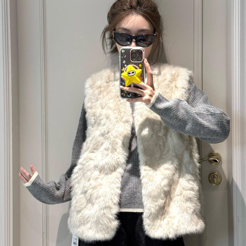 Fur Vest for Women, Integrated Fur and Leather, Stylish Autumn and Winter Korean Style 2026 New Model, Trendy Lamb Wool Sleeveless Jacket Fur Vest for Women, Integrated Fur and Leather, Stylish Autumn and Winter Korean Style 2026 New Model, Trendy Lamb Wool Sleeveless Jacket