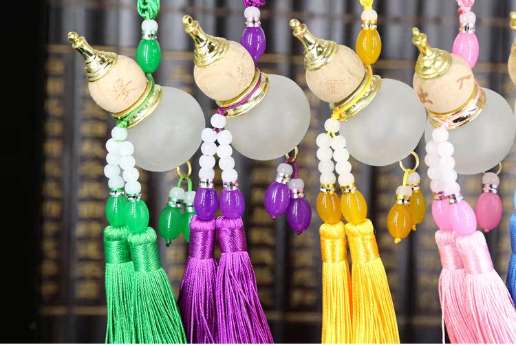 Phụ kiện nhỏ xe mặt dây chuyền chai nước hoa an toàn xe nâng quà tặng quà tặng tự động cung cấp bán buôn nội thất xe hơi đồ chơi trang trí xe hơi
