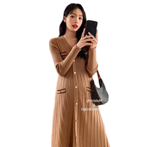 Jingqi maternity wear autumn 2024 new two-color small fragrance style V-neck pleated knitted inner dress