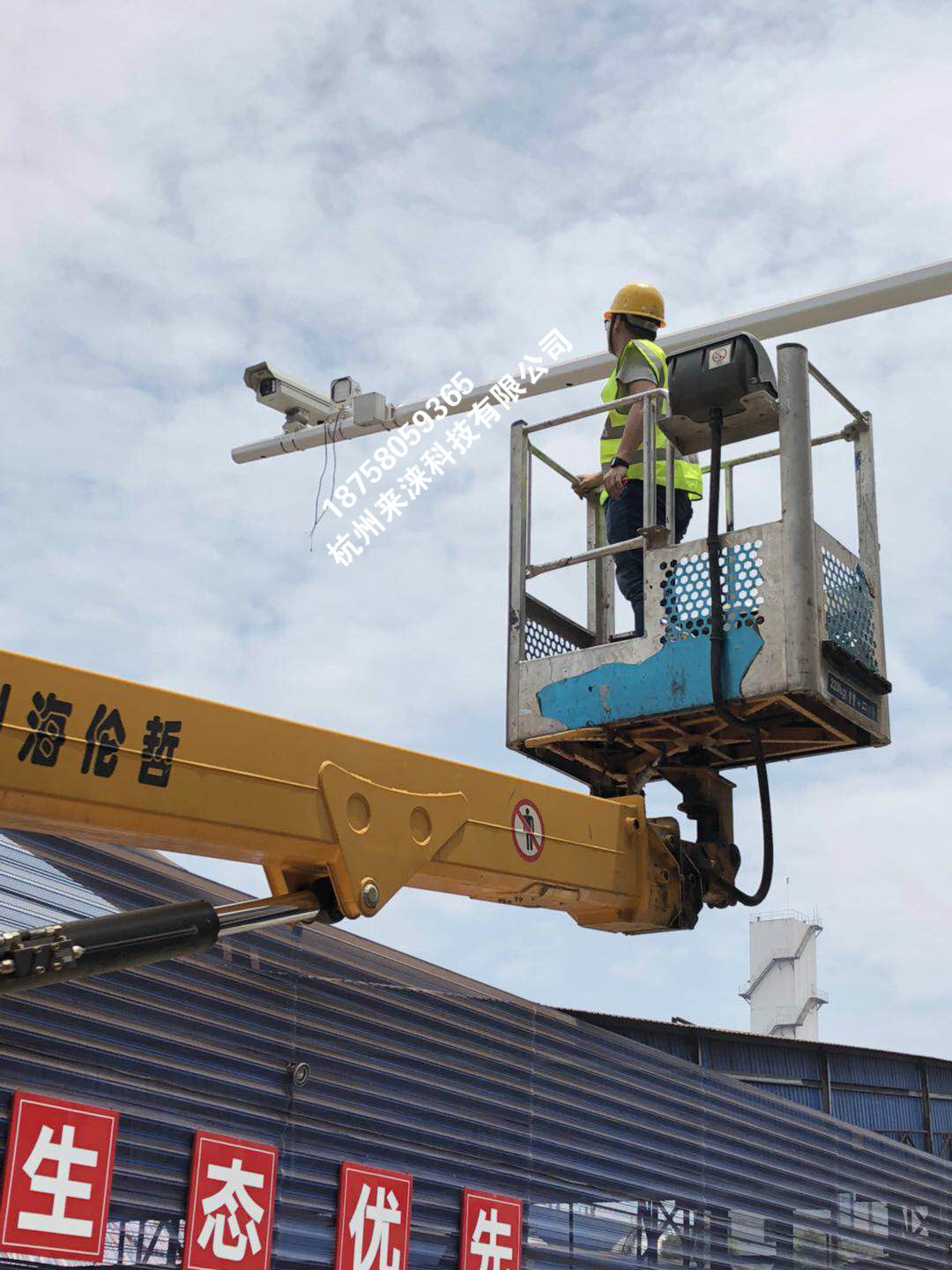 Overspeed monitoring speedometer Fixed HD speedometer Overspeed automatic camera Hikvision 300 HD top-mounted