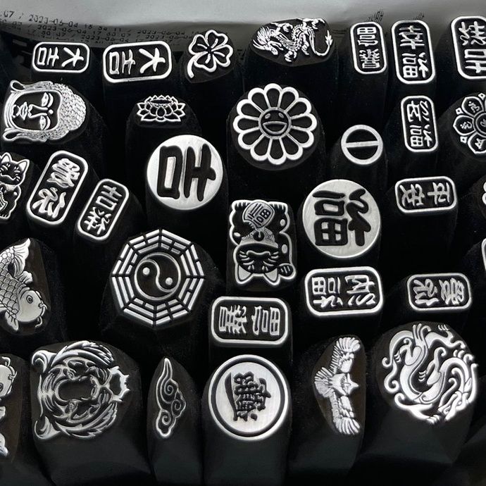 Can be designed to customize the mold steel printing printing knife to play gold and silver tools guitar bracelet to recruit money flower