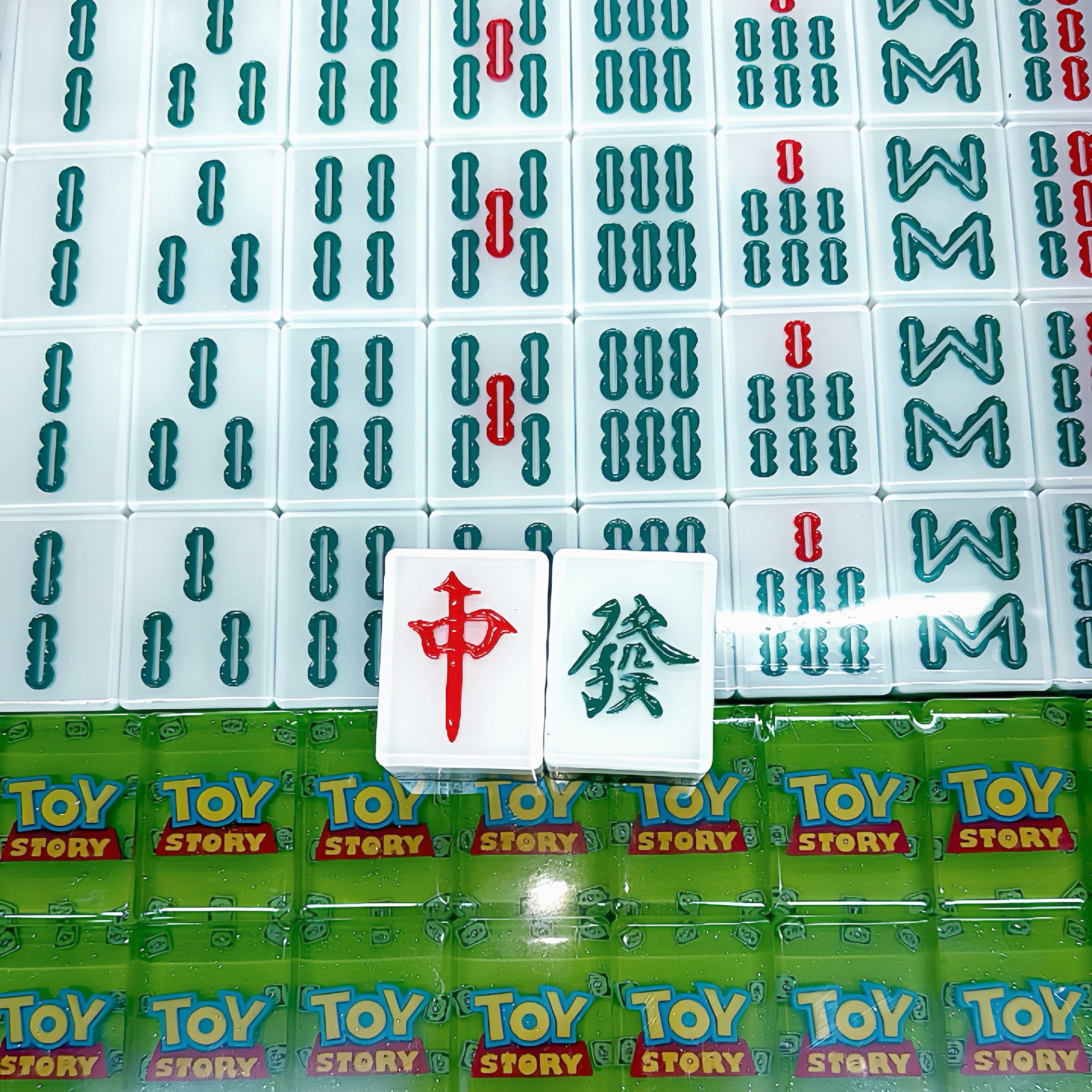 手工滴胶麻将：传统娱乐的新奇变身