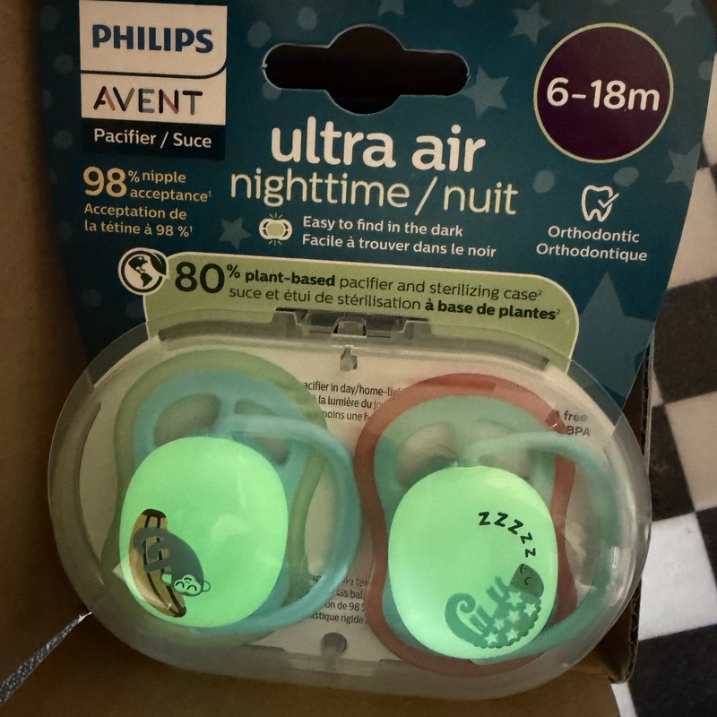 Philips Avent Pacifier for Night Use, 6-18 Months, Blue, Four-Hole Breathable, 6 Months and Over, Luminous Flat Head