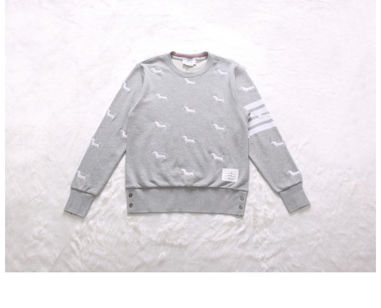 Spot 18 new Dòng sản phẩm áo len thêu con chó tb năm mới Kiểu dáng đôi nam nữ và áo thun cổ tròn hoodie vàng