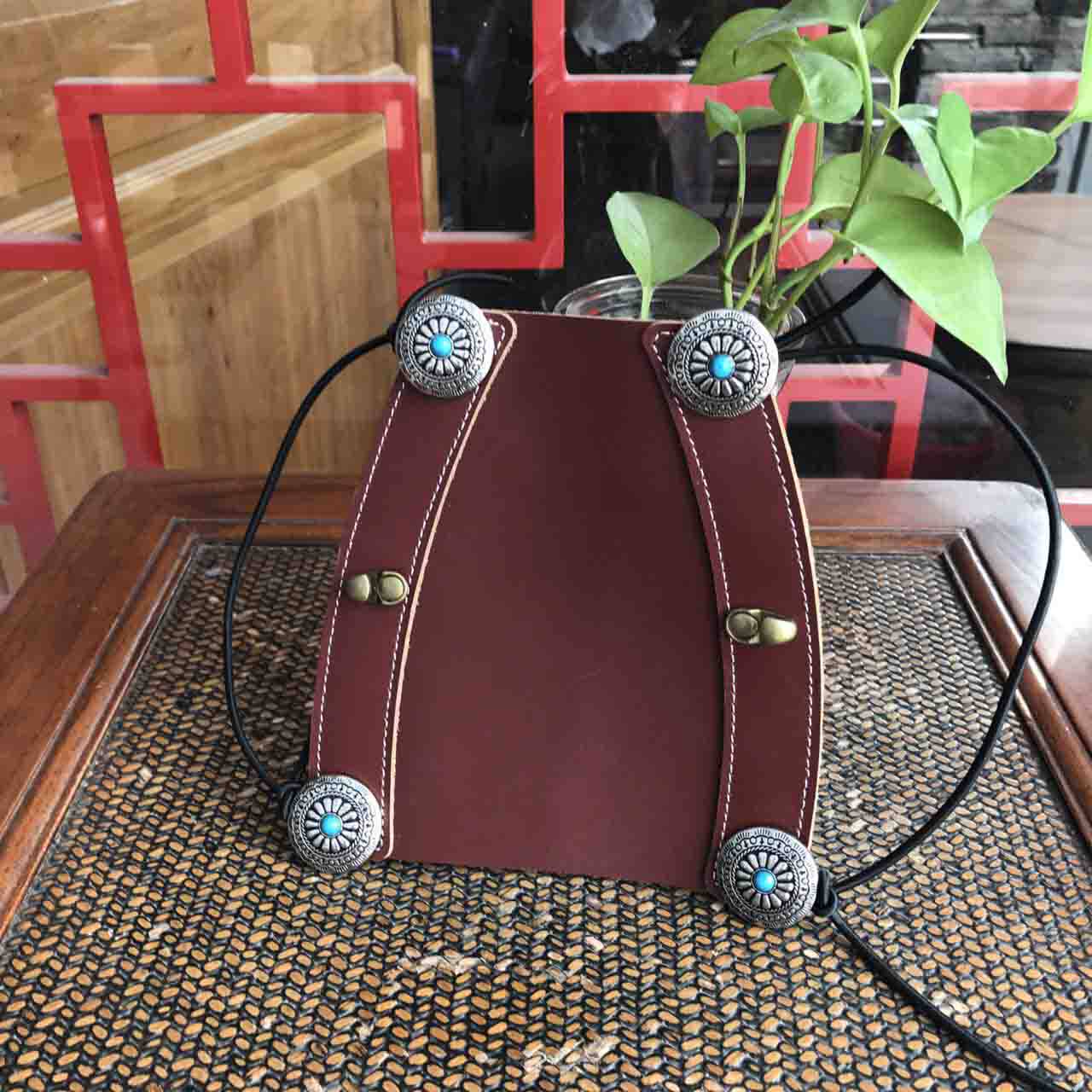 Arm's arm Traditional American competitive anti-trombone archery Shooting equipment headlayer cow leather protecting the Mediterranean Three-finger race