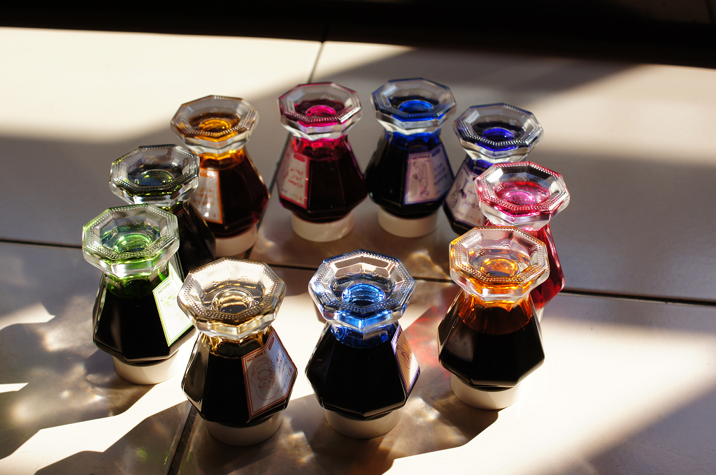 Spot Japan sailor write music women's ten-color limited pen ink octagonal bottle square bottle milk coffee