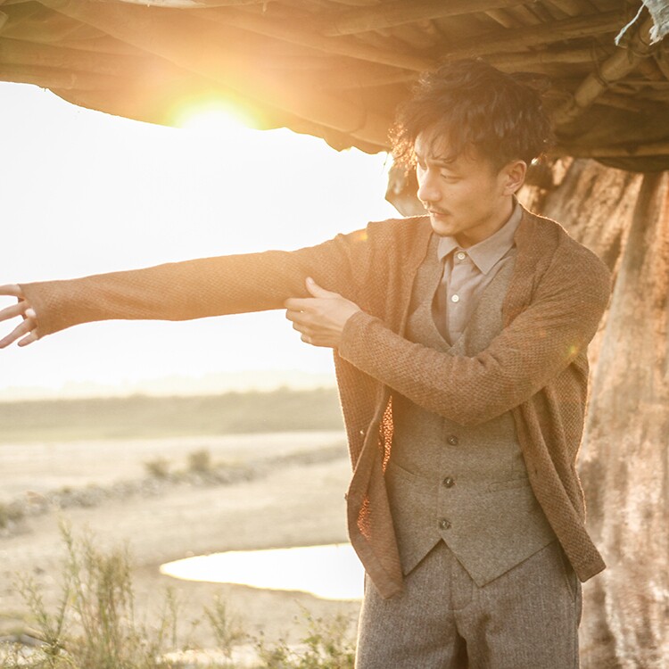 Soarin British Vertical V - collar Sweater Sweater Man in autumn and winter knitting coat and wearing sweater