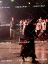 A special cape for fire pot performances. It can perform any skill and action. It has good fire retardancy and heat insulation. It can withstand high temperatures of 1000 degrees Celsius.