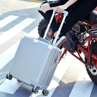 Серебристо-серая ручка