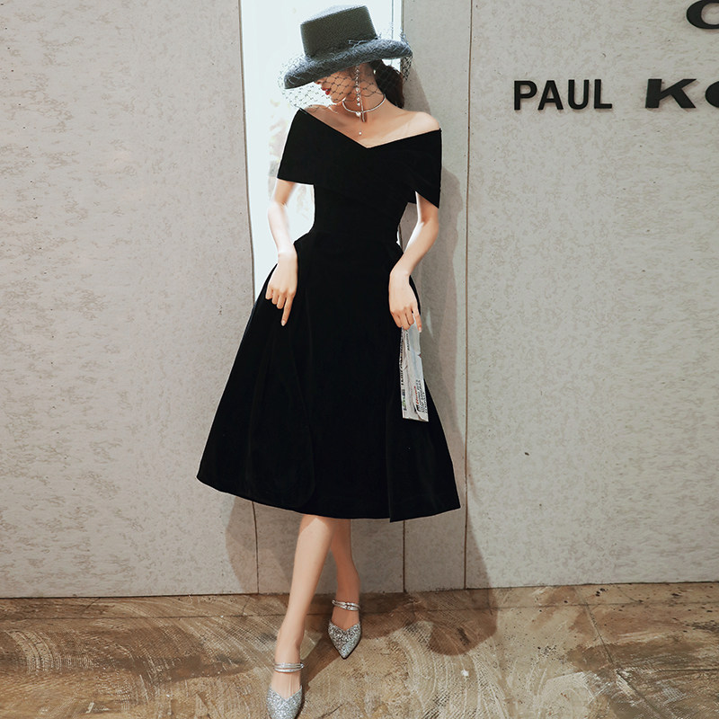 Evening dress dress with black high-end large size for wearing a slim one-shoulder temperament dinner annual meeting small gown host