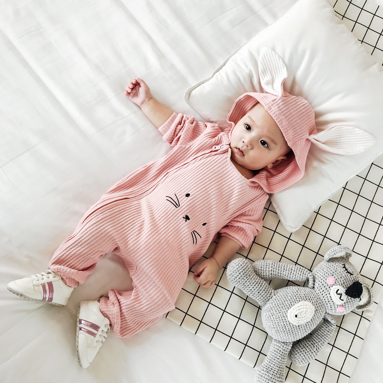Babyiesies mùa xuân và mùa thu sơ sinh bé romper tay dài trùm đầu phim hoạt hình dây kéo ra quần áo thân áo mềm shop quần áo trẻ em đẹp