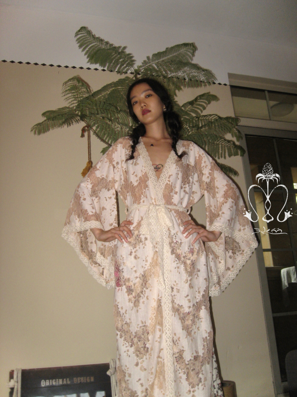 *3Km Three Kilometers* Lace Bathrobe, Beige with a Touch of Pink and Orange, Not Pure White, Original Brand