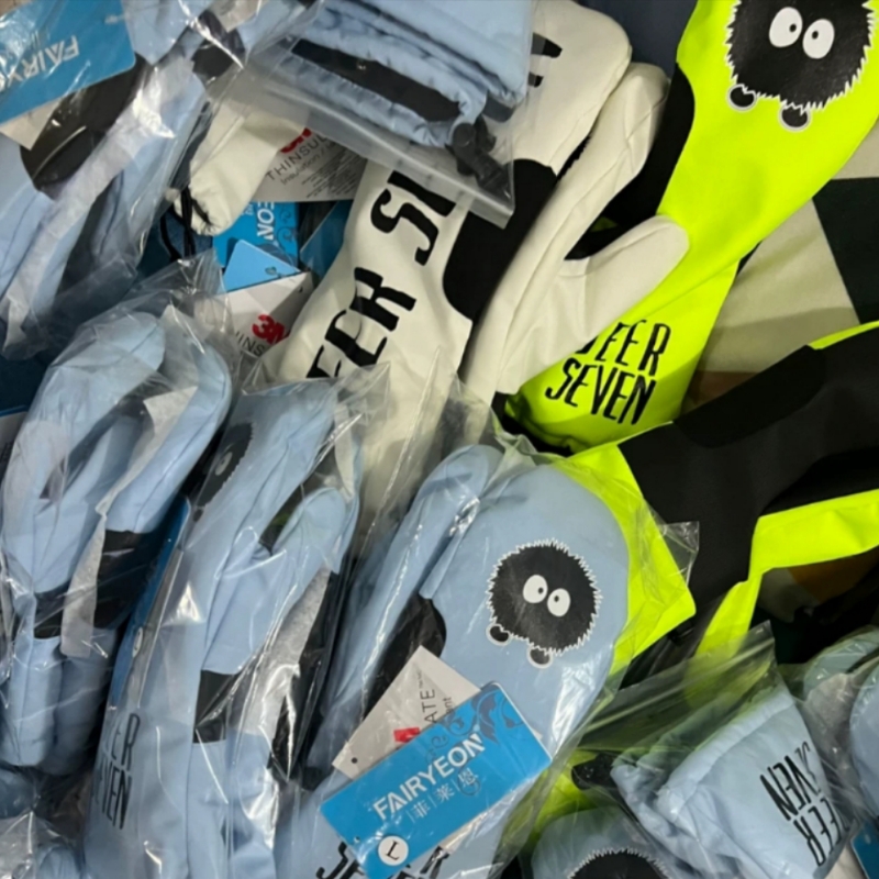 EF fluorescent parent-child waterproof warm plus velvet little monster stuffy plus long green blue couple ski gloves