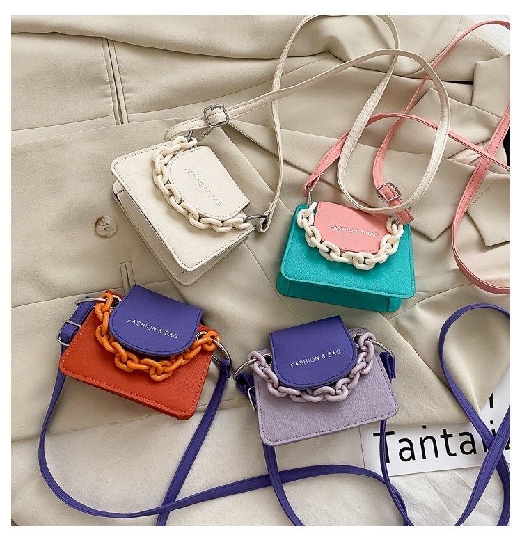 Small Solid Color Magnetic Buckle Crossbody Bag display picture 21
