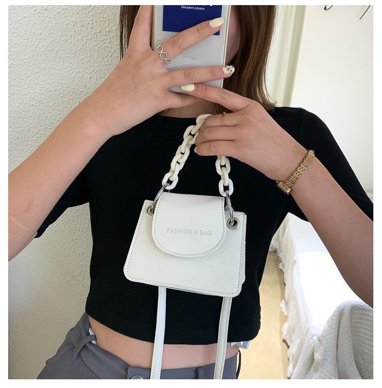 Small Solid Color Magnetic Buckle Crossbody Bag display picture 18